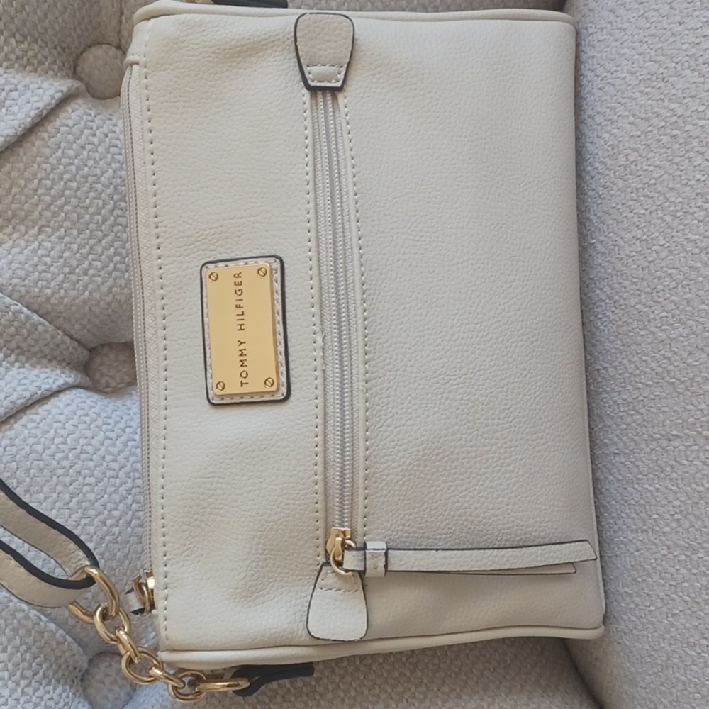 TOMMY HILFIGER Cream Pebbled Crossbody Bag With Inside & Outside Pockets